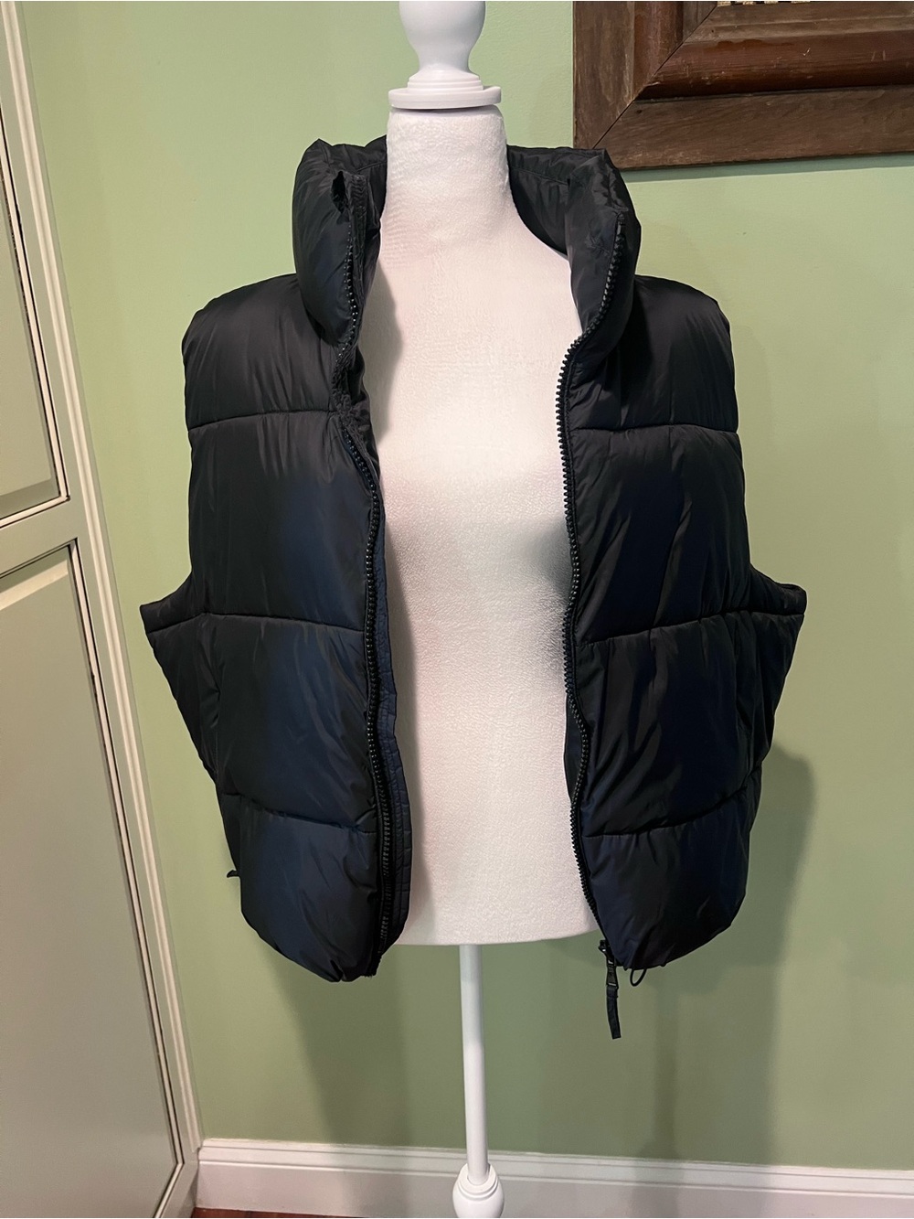 Old Navy Black Puffer Vest